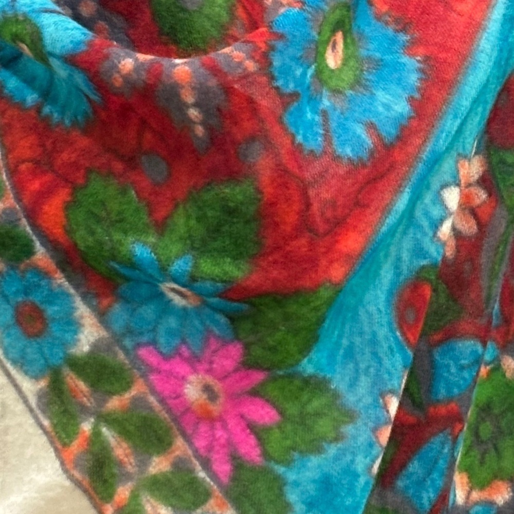 Petrusse Paris Luxury Wool Floral Scarf, 43" x 43" - Picture 4 of 6